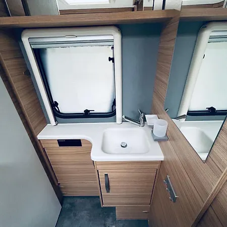 Mietwohnwagen 49 Кемпинг *